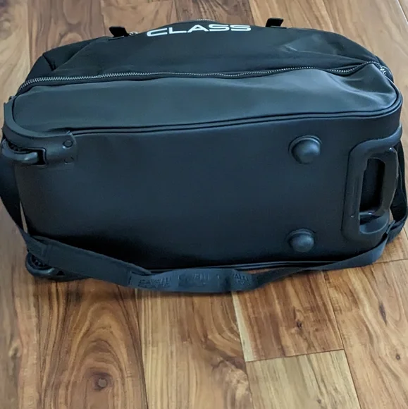 Roberto Cavalli Class Rolling Duffel - Separate shoe area Studded Bottom Nwt ❤️ - Picture 9 of 11